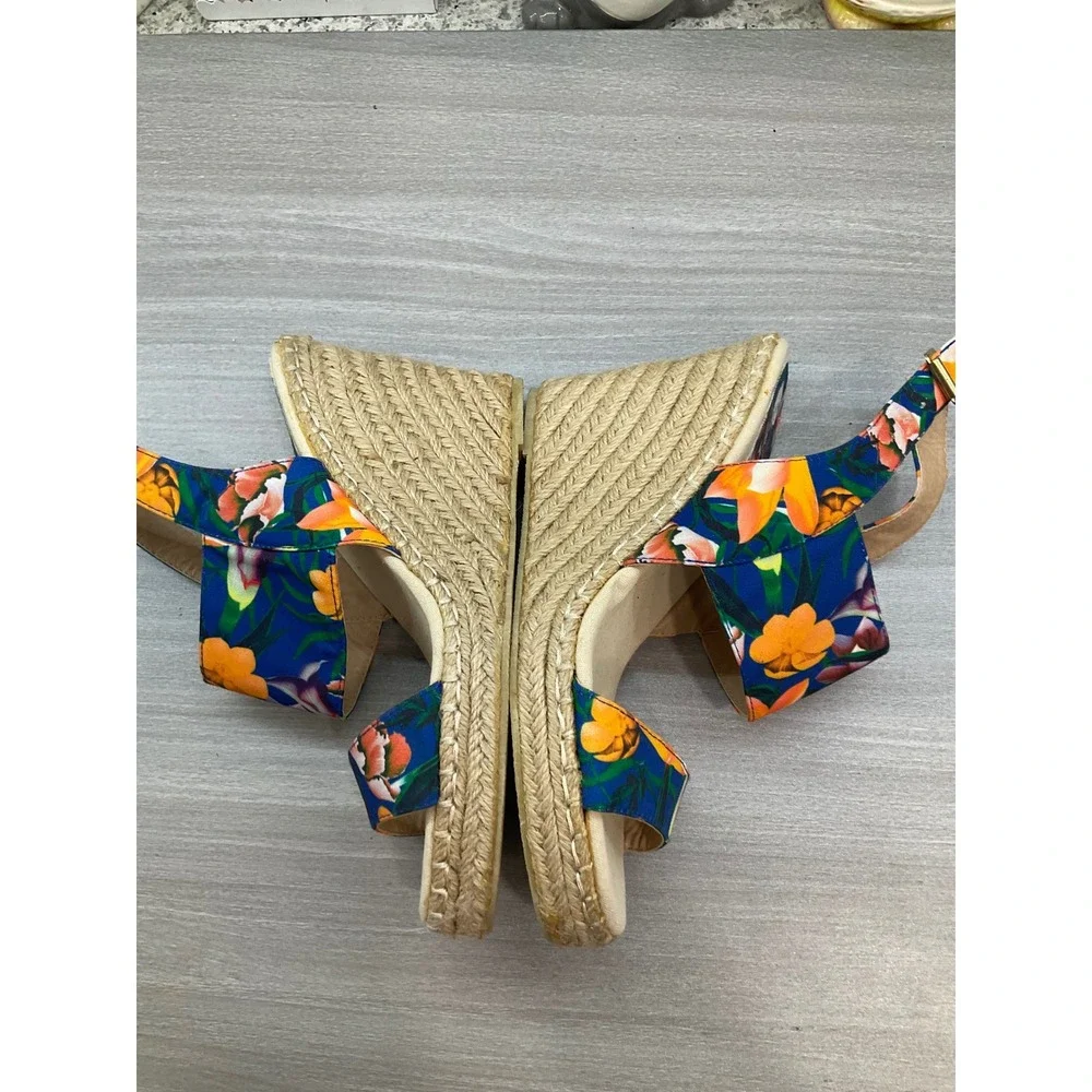 NWOT QUPID FLORL NAVY BLUE AND ORANGE ESPADRILLES WEDGE SANDALS